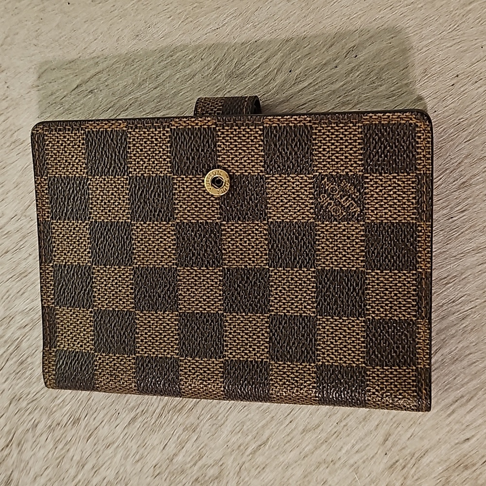 Authentic Louis Vuitton Small Ring Agenda in Damier Ebene.